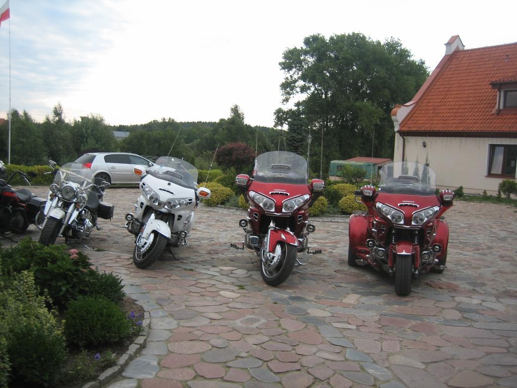 Gosciniec Rycerski Bed & Breakfast Paprotki Exterior photo