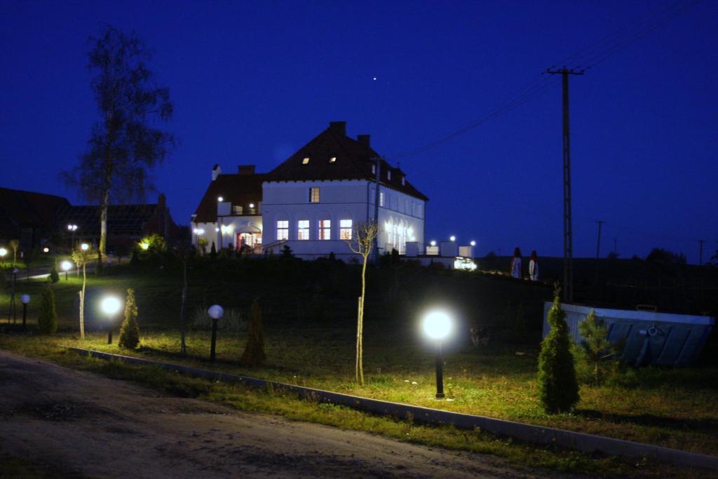 Gosciniec Rycerski Bed & Breakfast Paprotki Exterior photo