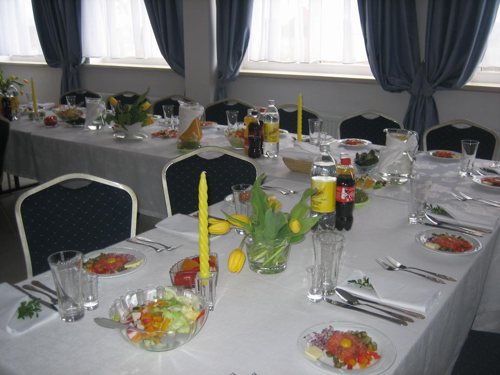 Gosciniec Rycerski Bed & Breakfast Paprotki Exterior photo