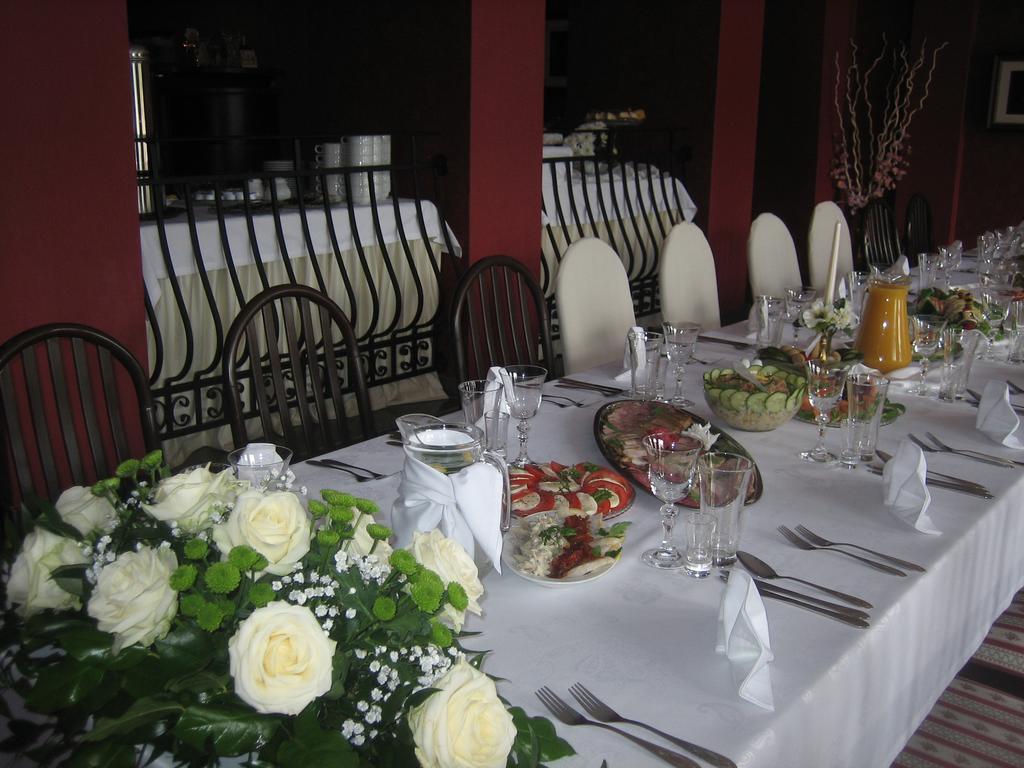 Gosciniec Rycerski Bed & Breakfast Paprotki Exterior photo